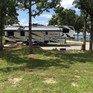 Lakeside water and electric rv sites. Honeywagon pumpouts and dumpstations available