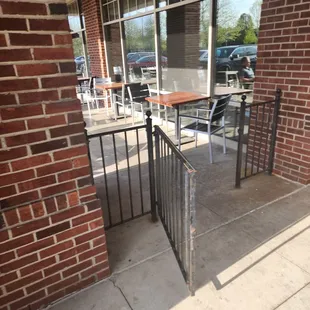 the outside of the restaurant