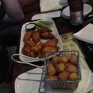 food, fried chicken, fried chicken wings, chicken wings and fried chicken, chicken wings, bbq wings, chicken, poultry, bbq chicken