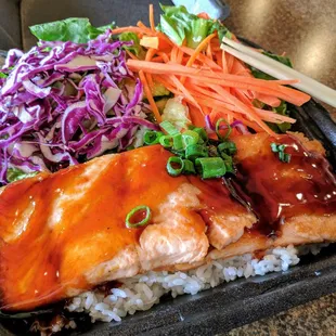 Salmon teriyaki plate. Salad very fresh, but not enough dressing. Salmon good; teriyaki sauce a bit too sweet. Overall rating: Average.