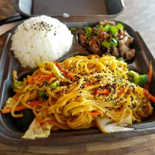 Butter garlic noodles with beef