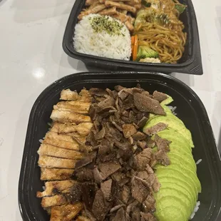 Beef Yakisoba with avocado