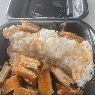 Yes it dropped in my car when I did a turn... Proof no katsu sauce or teriyaki sauce