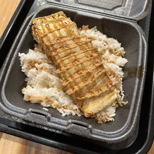 Tofu Teriyaki Bowl comes with nothing although the picture menu above the counter shows it with veggies. Total disappointment