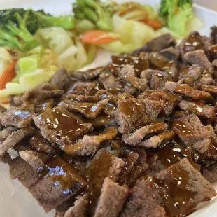 beef, broccoli and carrots