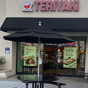 the outside of the restaurant