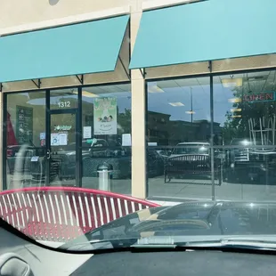 Doors locked- no associate working.