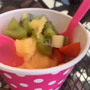 Mango with kiwi and strawberry