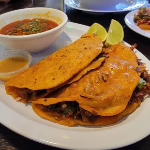 Consome con Birria taco