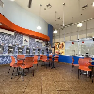 the interior of a fast food restaurant