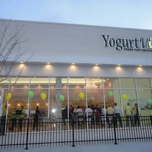 the outside of a restaurant