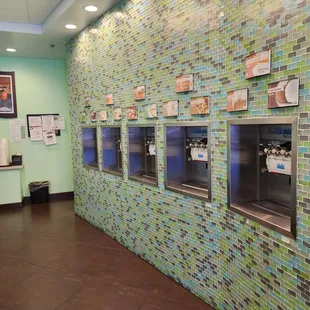 the interior of a fast food restaurant