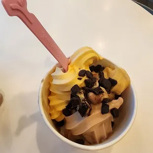 Small cup with a mix of the seasonal pumpkin together with cheesecake -YUM!