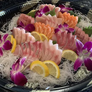 SEASONAL SASHIMI PLATTER