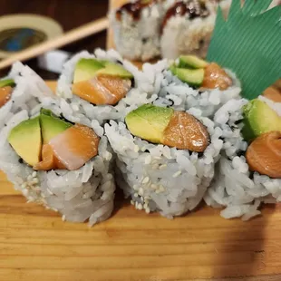 Avo salmon roll