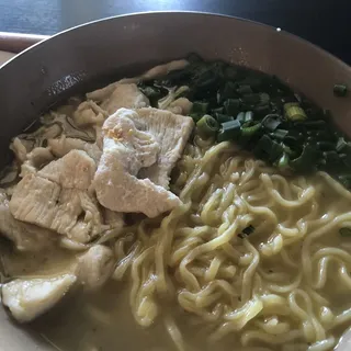 C12. Hakkata Chicken Ramen