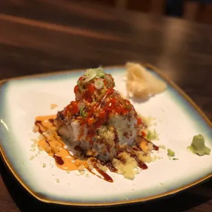 Spicy tuna mountain roll