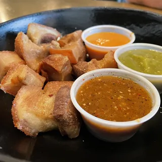 Chicharron y Salsa