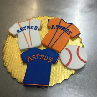a plate of cookies decorated to look like sports uniforms