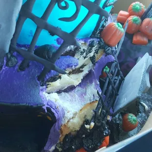 Bday cake that fell apart in 4 minutes!