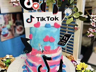 Edible Designs by Mary 3d cakes