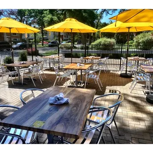 Patio @ Yolk.Oak Park/River Forest Location. Traditional American Breakfast Lunch &amp; Brunch Coffees &amp; Teas .Quick Nice Service. Cool!