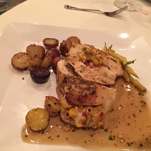 Stuffed chicken with wax beans and potatoes