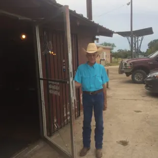 Birthday boy Bodie, Having cake &amp; food to celebrate . Friends r here they join in .