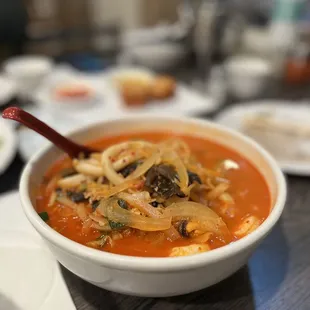 Spicy seafood noodles