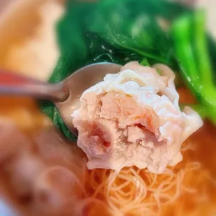 Closer look at the Wonton in the Wonton Noodle Soup, very plump and tasty. The noodles are also al dente and delicious.