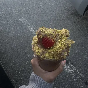 Dubai Pistachio Chocolate Strawberry Cup