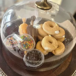 Mini donuts to decorate