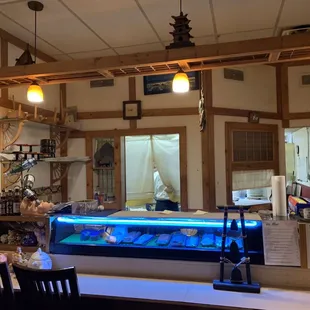 Welcome to the humble sushi bar at Yoo Mae