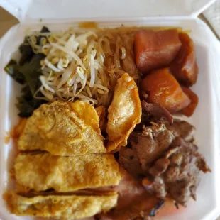 Bbq chicken, bbq beef and meat jun combo. Portion is not a lot as compared to other eateries.