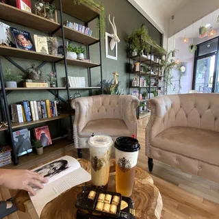 Honey Jasmine Tea with Cheese Foam