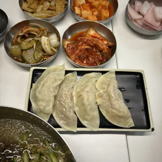 7. Gogi Mandu