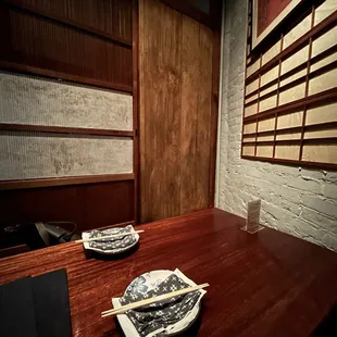 Traditional seating tables