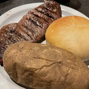 7 oz. Sirloin Tips, Baked Potato, Roll