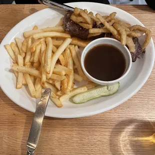 Steak sandwich with au jus