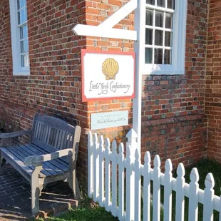 5 minutes walk, great padteries