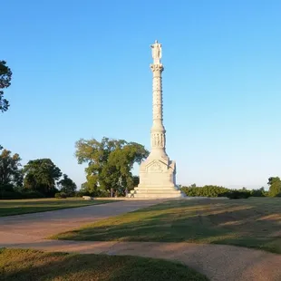 Revolutionary War monument