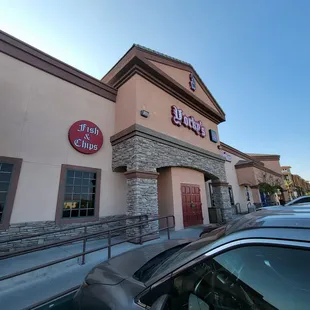 the outside of a restaurant