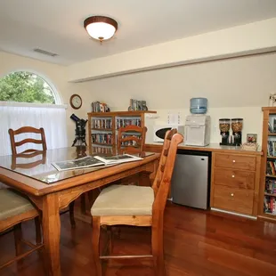 Guest Sitting Area