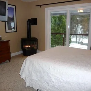Madera (queen bed) Room