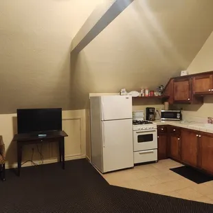Nice kitchenette!