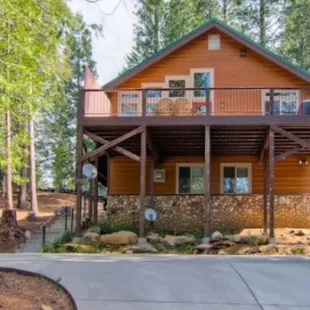 Bears Den (top, main home) &amp; Little Bear (bottom, Apt)