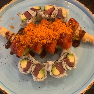 Red dragon &amp; pepper tuna avo roll