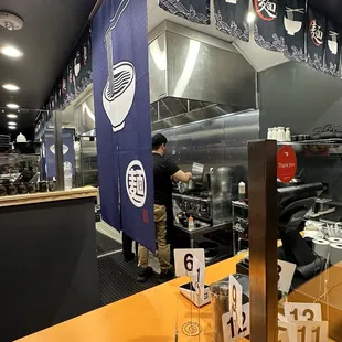 Counter to order/kitchen