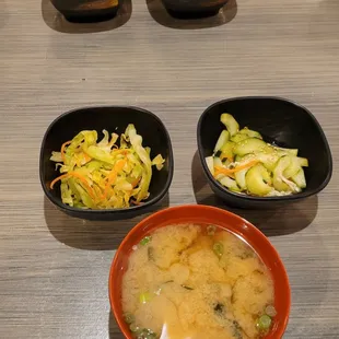 a variety of bowls of food
