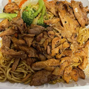 Spicy chicken yakisoba